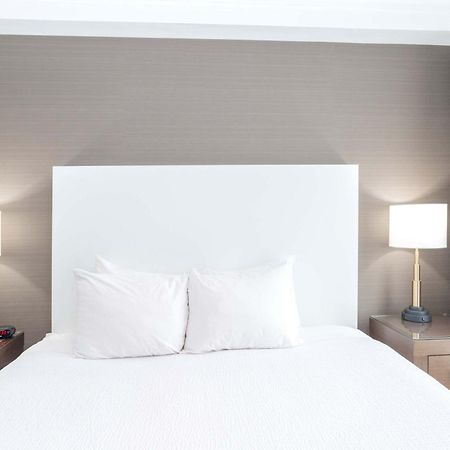 แซนด์แมน โฮเต็ล แอบบอตส์ฟอร์ด แอร์พอร์ต Hotel อับบอทส์ฟอร์ด ภายนอก รูปภาพ