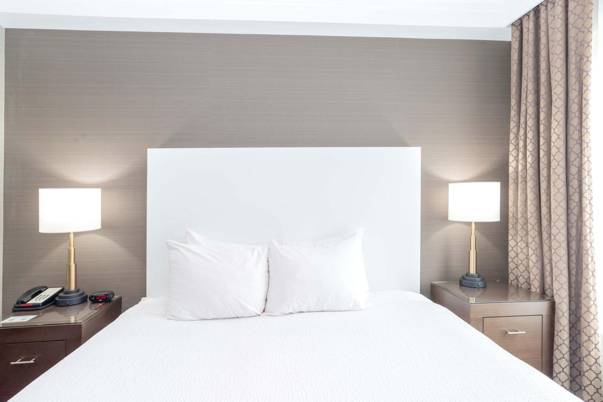 แซนด์แมน โฮเต็ล แอบบอตส์ฟอร์ด แอร์พอร์ต Hotel อับบอทส์ฟอร์ด ภายนอก รูปภาพ