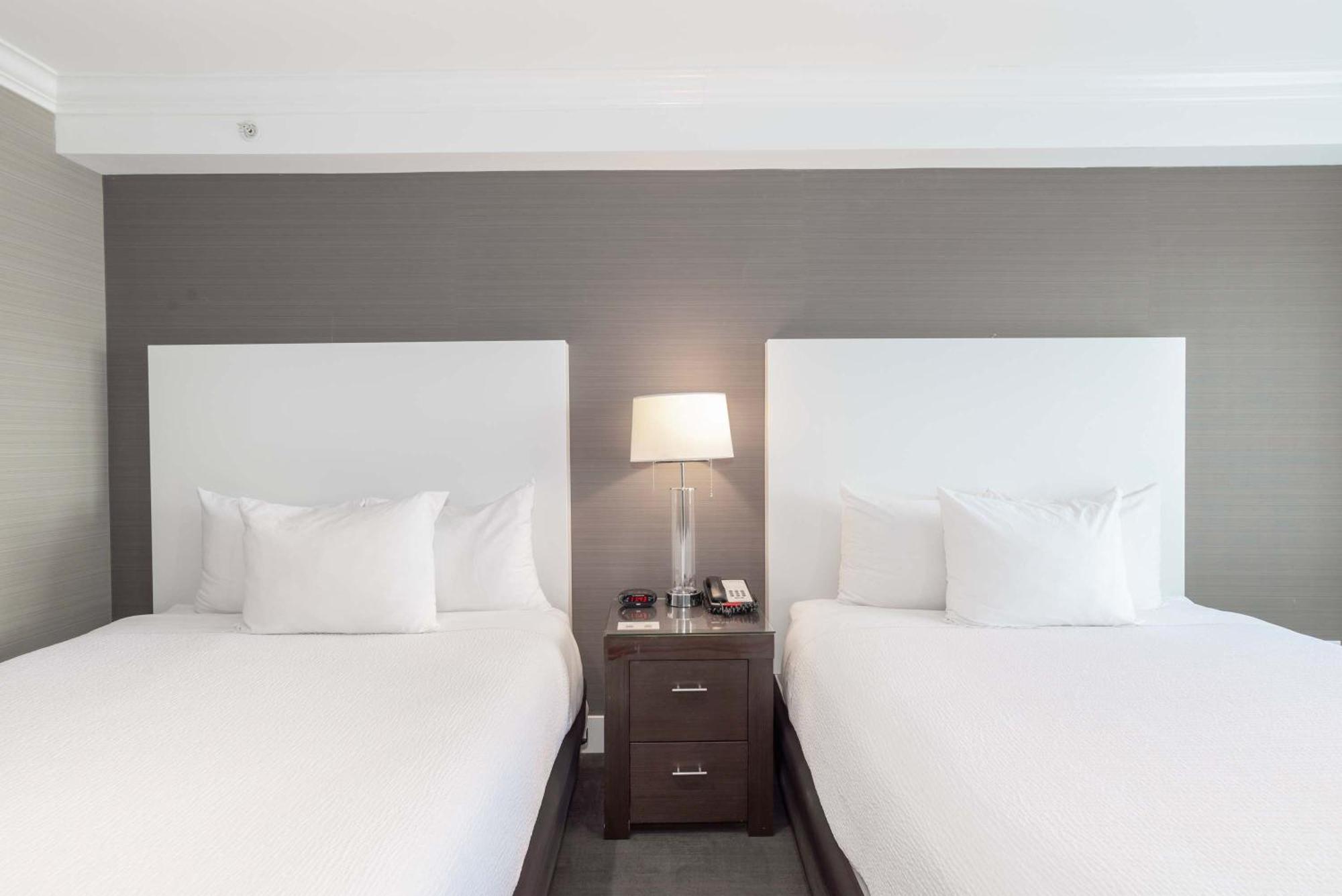 แซนด์แมน โฮเต็ล แอบบอตส์ฟอร์ด แอร์พอร์ต Hotel อับบอทส์ฟอร์ด ภายนอก รูปภาพ